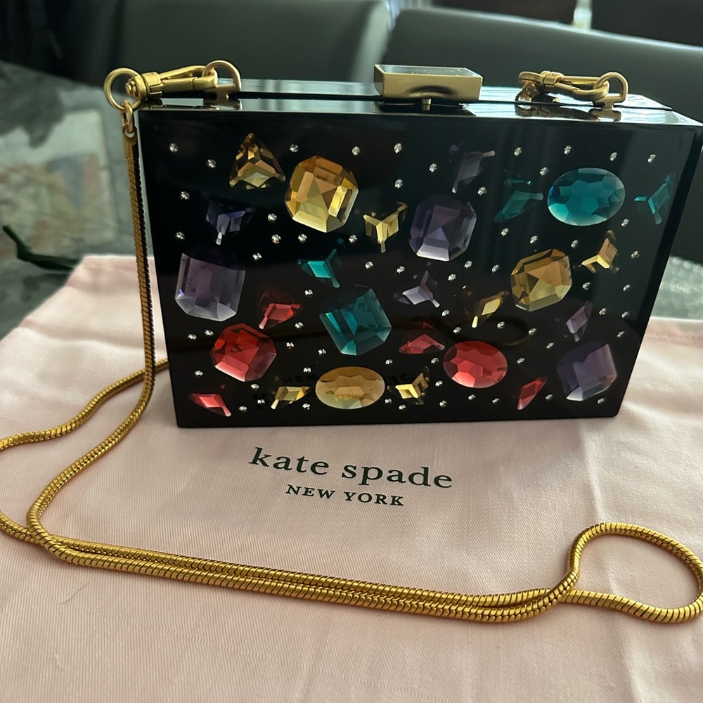 Kate Spade SWEET TREATS JEWELED RESIN SMALL CLUTCH-Brand new
Color: Black